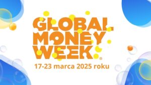 Grafika promująca Global Money Week, czyli Światowy Tydzień Pieniądza. Tekst „GLOBAL MONEY WEEK” jest napisany dużymi, pomarańczowymi literami z białymi i żółtymi akcentami przypominającymi monety. Poniżej znajduje się data wydarzenia w języku polskim. Tło jest białe, ozdobione kolorowymi bąbelkami w odcieniach niebieskiego, żółtego i pomarańczowego.